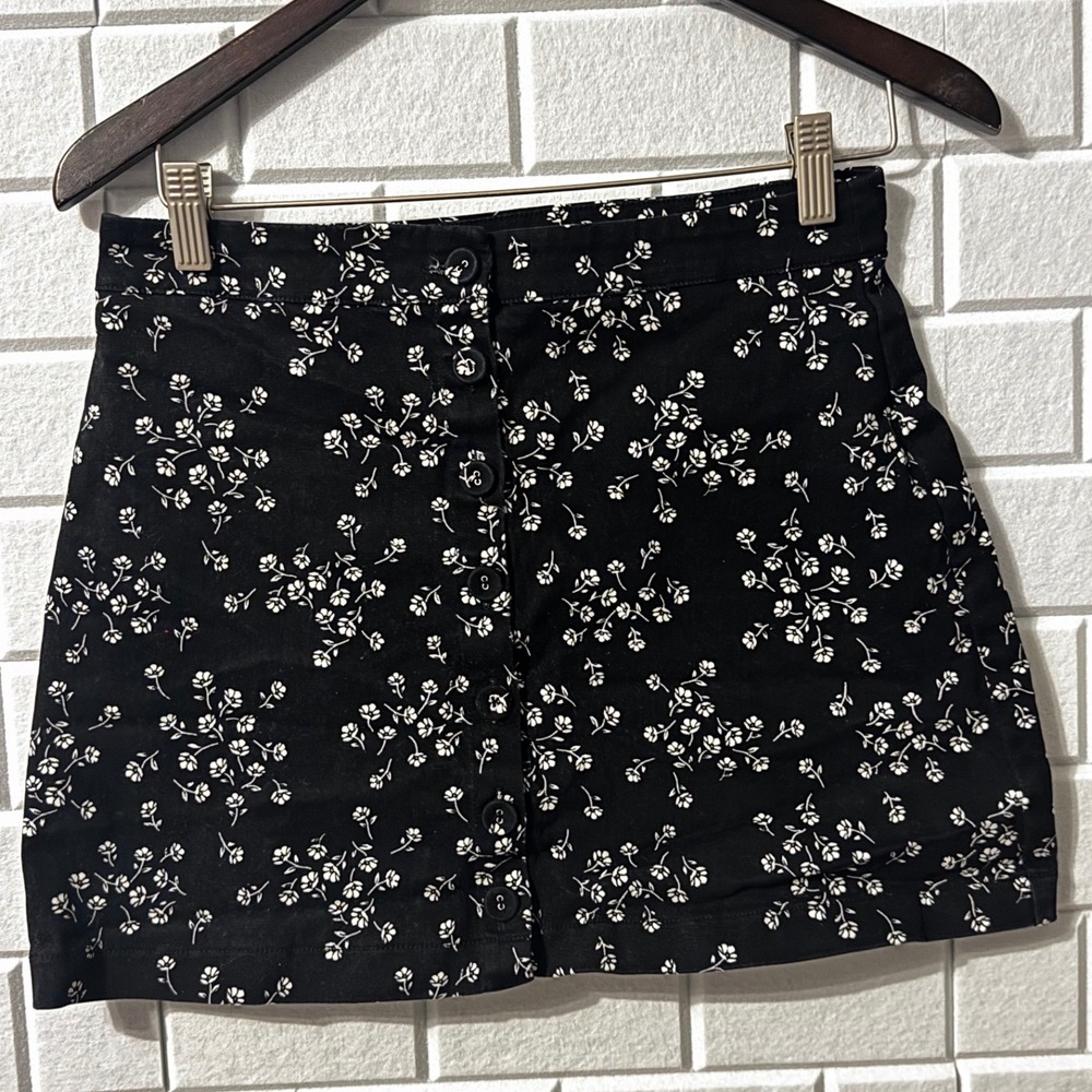 Forever 21 Black Floral Button Front Mini Skirt Womens Medium Cotton Blend